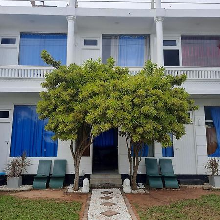 White Surfing Beach Resort Unawatuna Eksteriør billede
