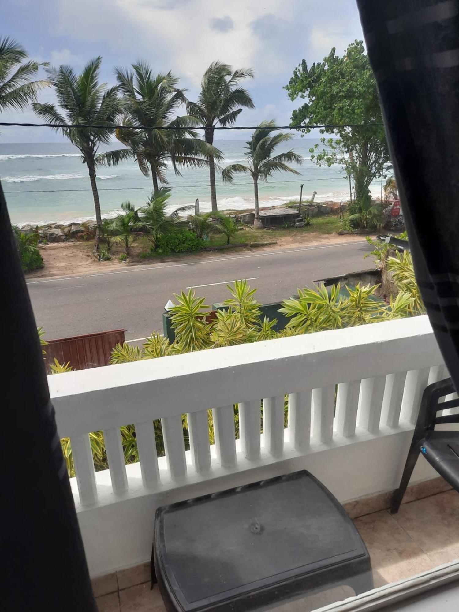 White Surfing Beach Resort Unawatuna Eksteriør billede